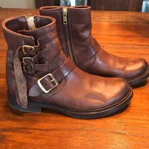 Frye Veronica Short Strap Boot, size 8